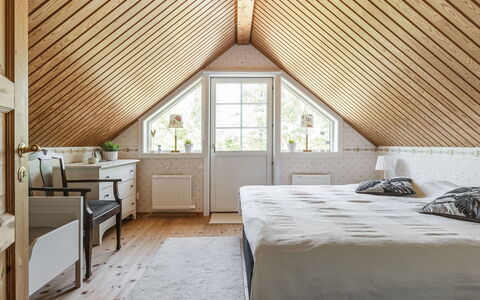 Vänneböke: Fenêtre, Cabinetry, Meubles, Bâtiment, Confort, Bois, Ombre, Design Intérieur, Tiroir, Sol