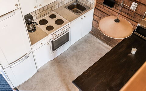 Skärvudde Torpet: Cabinetry, Comptoir, Propriété, Cuisinière, Cuisine, Bois, Sol, Sol, Cooktop, Tache De Bois