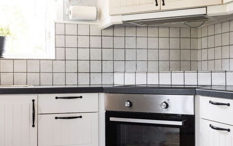 Skärvudde Huset: Comptoir, Cabinetry, Propriété, Bâtiment, Cuisinière, Cuisine, Bois, Architecture, Appareil De Cuisine, Design Intérieur