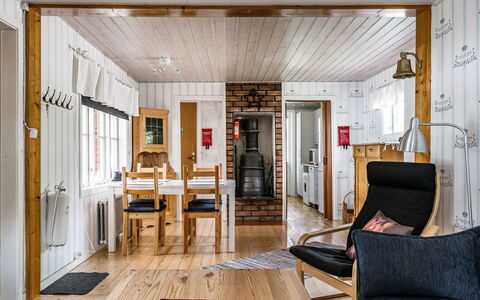Löaborn: Propriété, Meubles, Bois, Design Intérieur, Salon, Canapé, Sol, Sol, Salle, Dur
