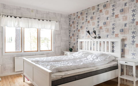 Löaborn: Meubles, Propriété, Fenêtre, Cabinetry, Blanc, Bâtiment, Bois, Cadre De Lit, Design Intérieur