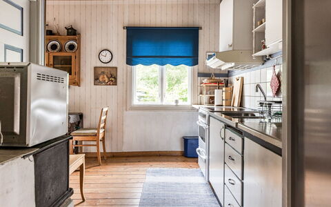Forneboda: Cabinetry, Meubles, Propriété, Fenêtre, Comptoir, Bâtiment, Bois, Design Intérieur, Cuisine, Architecture