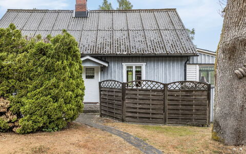 Forneboda: Ciel, Plante, Propriété, Fenêtre, Nuage, Bâtiment, Chalet, Lot Terre, Bois, À Déchaumer