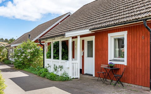 Mölltorp: Table, Ciel, Meubles, Vaisselle, Bâtiment, Design Intérieur, Mobilier De Jardin, Porche, Ombre, Chaise