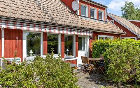 Mölltorp: Table, Ciel, Meubles, Vaisselle, Bâtiment, Design Intérieur, Mobilier De Jardin, Porche, Ombre, Chaise