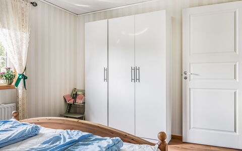 Gaslunda: Propriété, Meubles, Confort, Porte, Design Intérieur, Bois, Rideau, Plante D'Appartement, Sol