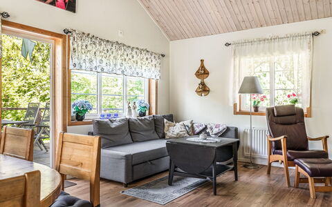 Gaslunda: Meubles, Propriété, Cadre, Table, Canapé, Bois, Design Intérieur, Plante, Chaise, Salon