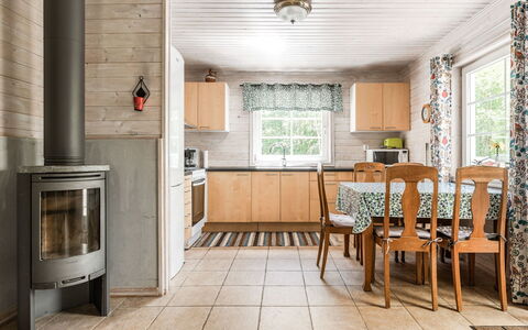 Erikstorp 142: Propriété, Fenêtre, Bois, Design Intérieur, Sol, Sol, Table, Chaise, Plante D'Appartement, Dur