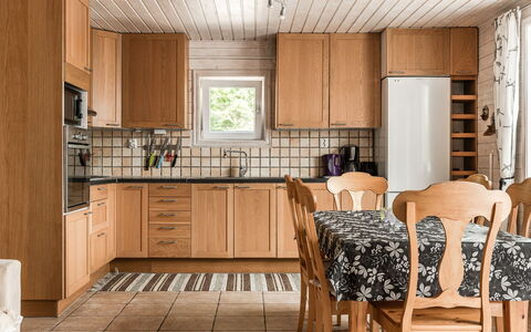 Erikstorp 143: Cabinetry, Meubles, Propriété, Comptoir, Cuisine, Bois, Design Intérieur, Architecture, Chaise, Sol