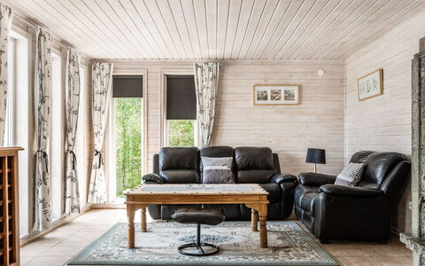 Erikstorp 143: Meubles, Propriété, Canapé, Bois, Design Intérieur, Sol, Sol, Table, Salon, Confort