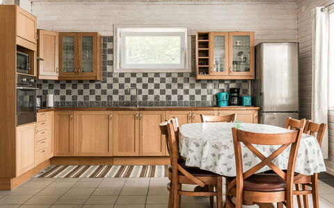 Erikstorp 145: Meubles, Propriété, Cabinetry, Table, Bois, Design Intérieur, Sol, Sol, Cuisine, Fenêtre