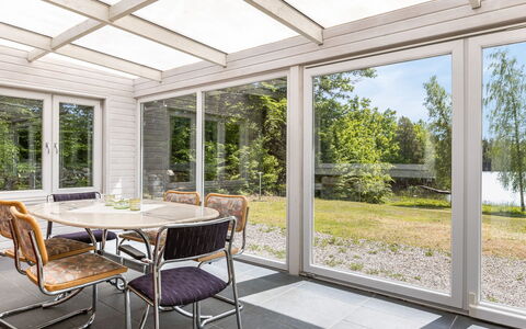 Erikstorp 145: Table, Plante, Meubles, Propriété, Chaise, Ombre, Bâtiment, Bois, Design Intérieur
