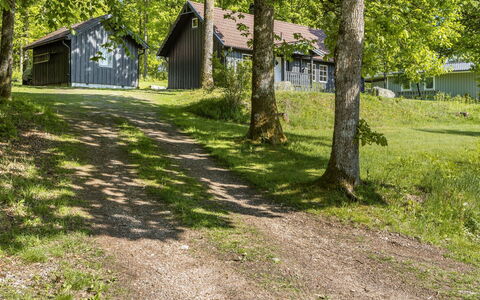 Ängasjö: Plante, Nuage, Ciel, Bâtiment, Design Intérieur, Ombre, Table, Arbre, Condominium, Zone Résidentielle