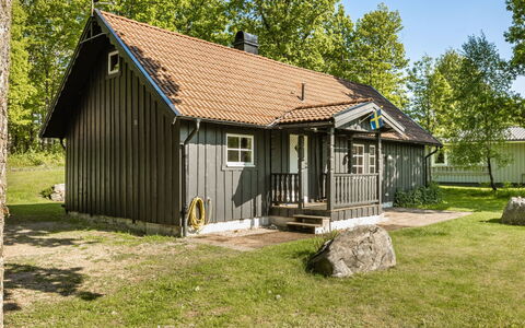 Ängasjö: Plante, Nuage, Ciel, Bâtiment, Design Intérieur, Ombre, Table, Arbre, Condominium, Zone Résidentielle