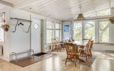 Ängasjö Ekbacken: Meubles, Bois, Salle, Bâtiment, Salon, Table, Sol, Sol, Fenêtre, Chaise
