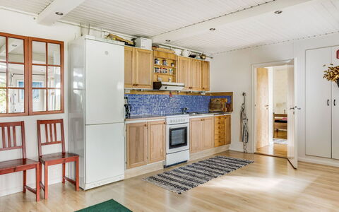 Ängasjö Ekbacken: Cabinetry, Cuisine, Bois, Fenêtre, Design Intérieur, Éclairage, Sol, Sol, Salle, Salon