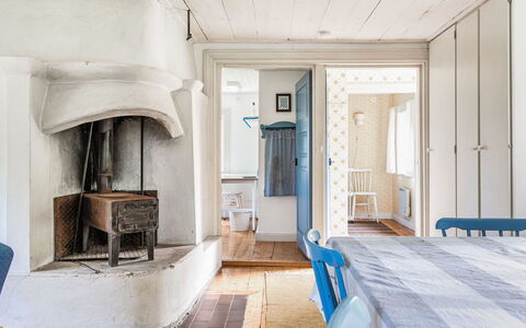 Svenstorp: Propriété, Bleu Azur, Bâtiment, Bois, Design Intérieur, Porte, Sol, Sol, Salon, Salle