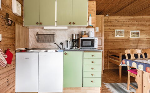 Tingsmåla: Cabinetry, Propriété, Bâtiment, Meubles, Comptoir, Evier, Évier, Bois, Cuisine, Cuisinière