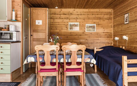 Tingsmåla: Propriété, Meubles, Cabinetry, Bois, Bâtiment, Étagère, Design Intérieur, Chaise, Sol, Table