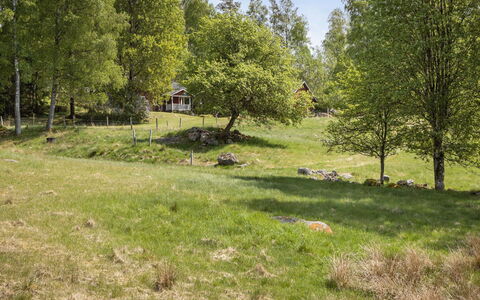 Måbäcken: Meubles, Table, Fenêtre, Propriété, Chaise, Bâtiment, Tableau De Plein Air, Mobilier De Jardin, Herbe, Plante