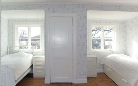 Ilandet: Meubles, Bâtiment, Porte, Cabinetry, Fenêtre, Ombre, Bois, Confort, Design Intérieur
