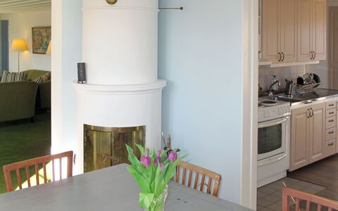 Ilandet: Fleur, Meubles, Propriété, Table, Cabinetry, Bâtiment, Plante, Blanc, Chaise, Comptoir