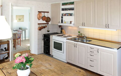 Ilandet: Cabinetry, Meubles, Propriété, Comptoir, Appareil De Cuisine, Bâtiment, Cuisinière, Bois, Cuisine, Électroménager
