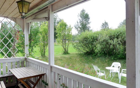 Vemhån Östholmen: Plante, Meubles, Propriété, Bâtiment, Vert, Table, Arbre, Design Intérieur, Ombre, Porche