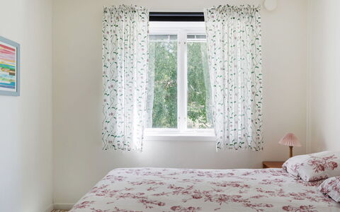 Lindby Pärlan: Propriété, Meubles, Fenêtre, Bâtiment, Bois, Ombre, Textile, Design Intérieur, Maison