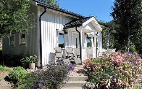Norrkrog Utsikten: Plante, Bâtiment, Propriété, Ciel, Fenêtre, Arbre, Porte, Maison, Chalet, Herbe