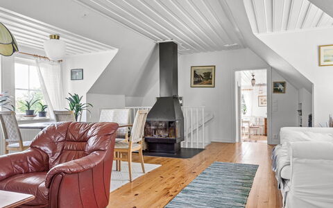 Matvik: Meubles, Propriété, Bâtiment, Confort, Bois, Design Intérieur, Architecture, Sol, Sol
