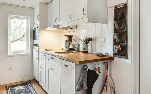 Ringsegård Höjden: Cabinetry, Comptoir, Propriété, Cuisine, Fenêtre, Bois, Cuisinière, Appareil De Cuisine, Évier, Électroménager