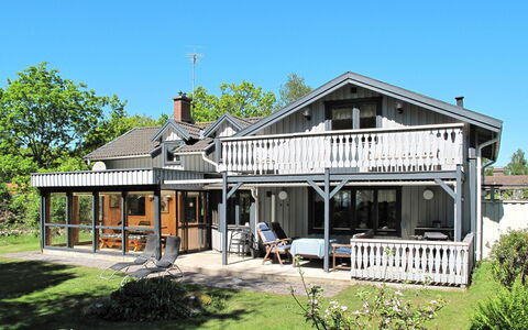 Millegarne: Plante, Ciel, Fenêtre, Bâtiment, Arbre, Chalet, Siding, Ombre, Façade, Zone Rurale