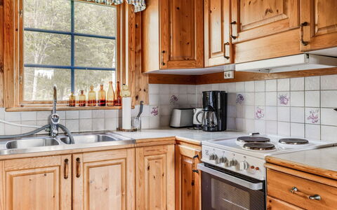 Bofall: Marron, Cabinetry, Meubles, Propriété, Comptoir, Bâtiment, Évier, Blanc, Evier, Bois