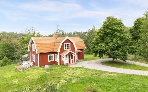 Klinten Totebo: Plante, Ciel, Nuage, Bâtiment, Fenêtre, Paysage Naturel, Arbre, Lot Terre, Maison, Chalet