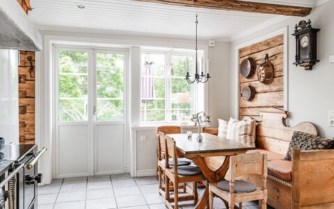 Klinten Totebo: Propriété, Meubles, Table, Bois, Design Intérieur, Sol, Chaise, Sol, Mur, Cadre