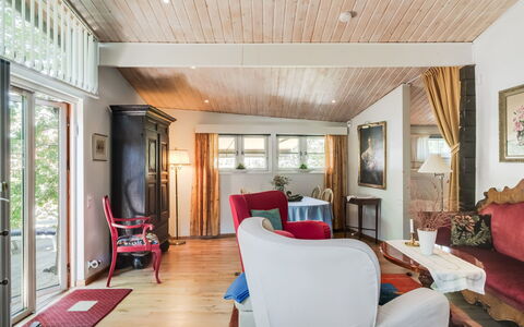 Rindö: Meubles, Cadre, Bâtiment, Canapé, Table, Design Intérieur, Bois, Éclairage, Chaise, Lampe