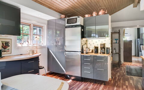 Rindö: Cabinetry, Comptoir, Meubles, Propriété, Bois, Cuisine, Tiroir, Design Intérieur, Commode, Étagère
