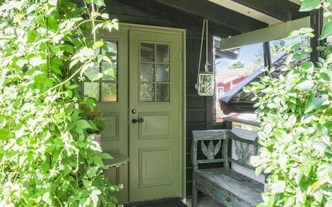 Rindö: Plante, Porte, Botanique, Bois, Végétation, Bâtiment, Accueil Porte, Ombre, Herbe