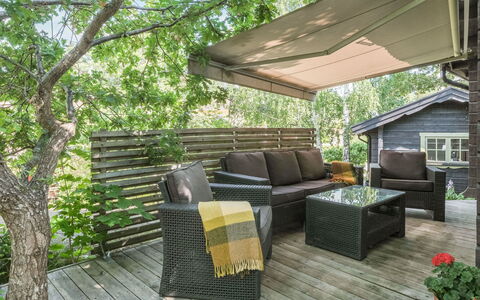 Rindö: Plante, Meubles, Pot De Fleur, Bâtiment, Arbre, Plante D'Appartement, Ombre, Bois, Mobilier De Jardin, Immobilier