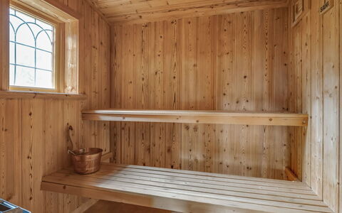 Korpstigen Älgen: Fenêtre, Bâtiment, Bois, Design Intérieur, Sol, Sol, Tache De Bois, Planche, Rayonnage, Faisceau