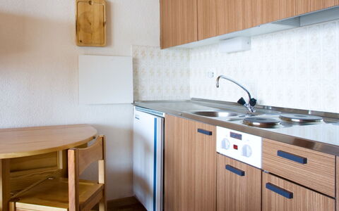 Thyon-Les Collons 644: Evier, Cabinetry, Évier, Propriété, Bâtiment, Robinet, Comptoir, Bois, Design Intérieur, Éclairage
