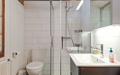 Schwenden 150: Salle De Bains, Luminaire Plomberie, Sol, Siège De Toilette, Lavabo, Toilette, Évier, Design Intérieur, Sol, Robinet
