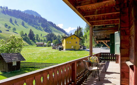 Schwenden 150: Ciel, Plante, Bâtiment, Propriété, Porche, Arbre, Ombre, Bois, Maison, Montagne