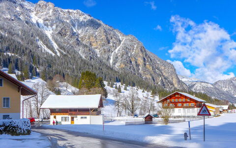 Schwenden 150: Nuage, Ciel, Neige, Montagne, Bleu, Paysage Naturel, Bâtiment, Arbre, Pente, Montagnes
