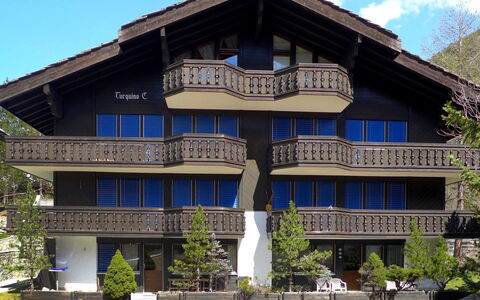 Turquino C: Maison, Propriété, Bâtiment, Architecture, Immobilier, Domicile, Façade, Arbre, Balcon, Appartement