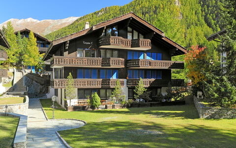 Turquino C: Propriété, Domicile, Maison, Bâtiment, Biens, Immobilier, Paysage Naturel, Zone Résidentielle, Architecture, Montagne