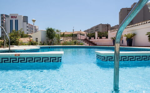 Erisa Ii: Piscine, Propriété, Recours, Ville, Bâtiment, Loisir, L'Eau, Immobilier, Vacances, Ciel