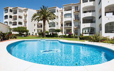 Erisa Ii: Propriété, Piscine, Bâtiment, Immobilier, Appartement, Condominium, Zone Résidentielle, Recours, Ville, Maison
