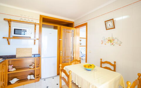 Sa Mirada: Table, Propriété, Meubles, Chaise, Cabinetry, Porte, Design Intérieur, Éclairage, Sol